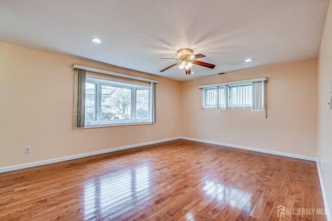 Foto del edificio - 174 Winthrop Rd