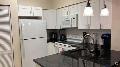 Building Photo - 621 Cypress Lake Blvd