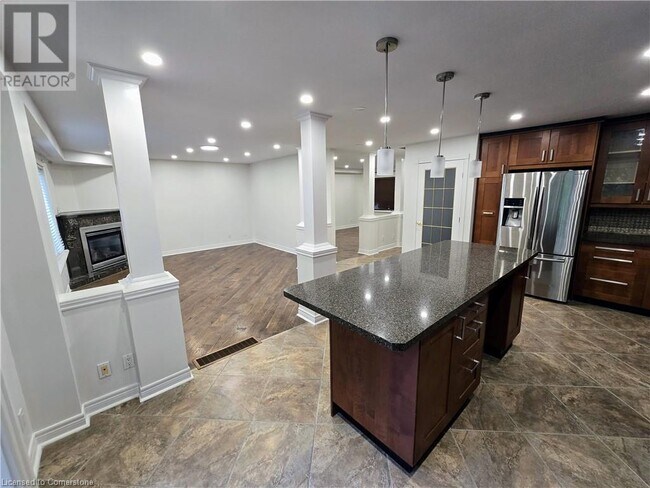 Building Photo - 157 Langlaw Dr