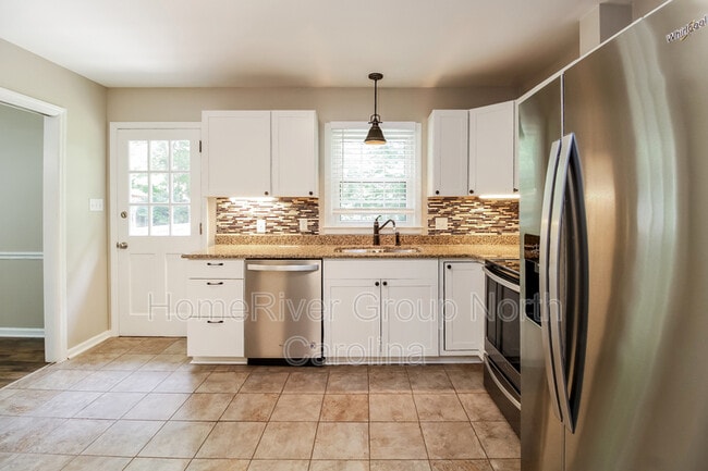 Building Photo - 2106 Red Forest Rd