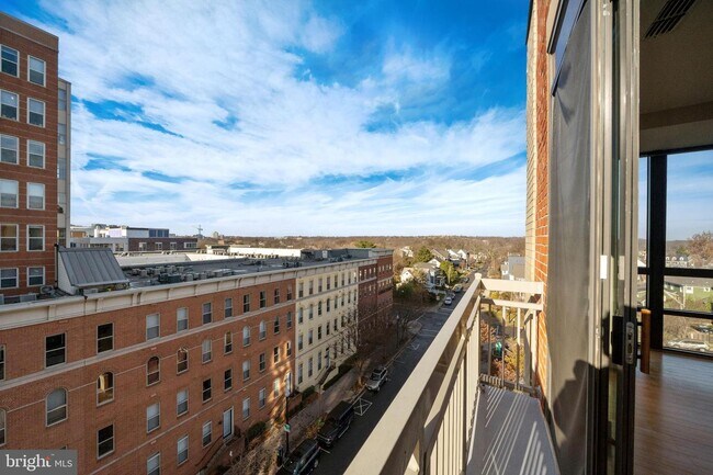 Building Photo - 1200 N Hartford St