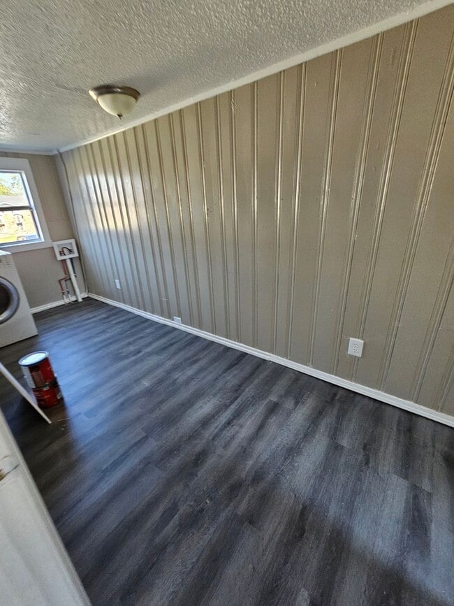 Building Photo - 3 Bedroom House Midwest City