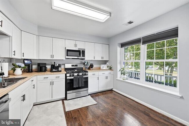 Foto del edificio - 15208 Cloverdale Rd