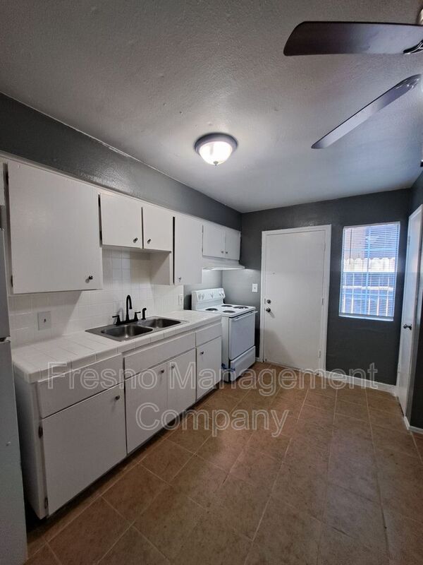 Building Photo - 4082 E Woodward Ave