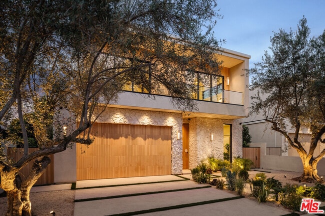 Building Photo - 4724 Lemona Ave