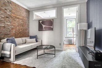Building Photo - 321 E 10th St