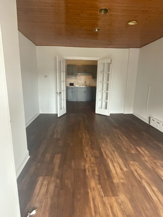 Building Photo - 2 Bedroom Apartment