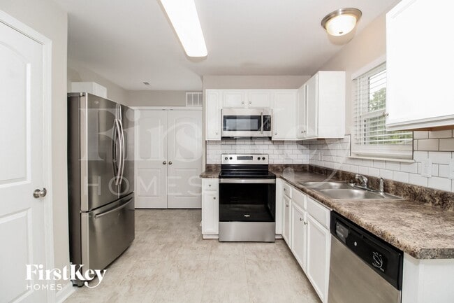 Foto del edificio - 1104 Waterlyn Dr