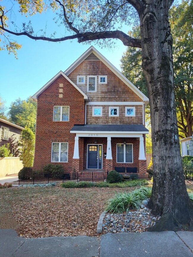 Foto del edificio - Four Bedroom Home w/Garage in Chantilly