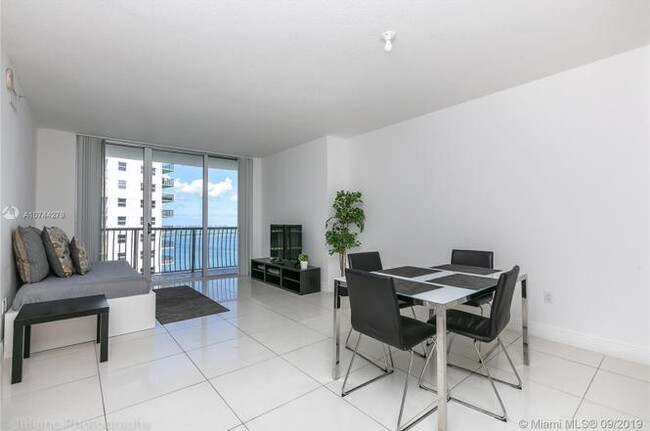 Foto del edificio - 1750 N Bayshore Dr