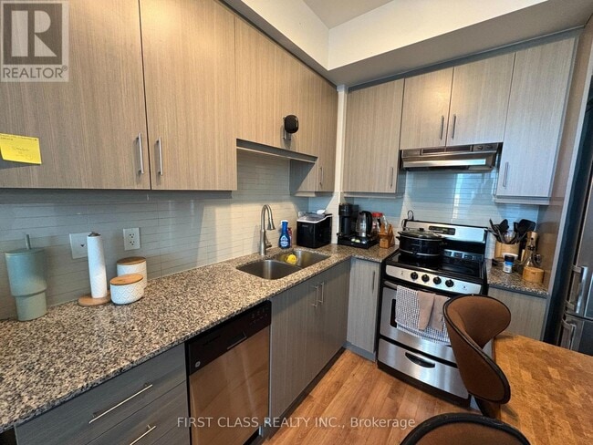 Building Photo - 68 Canterbury Pl