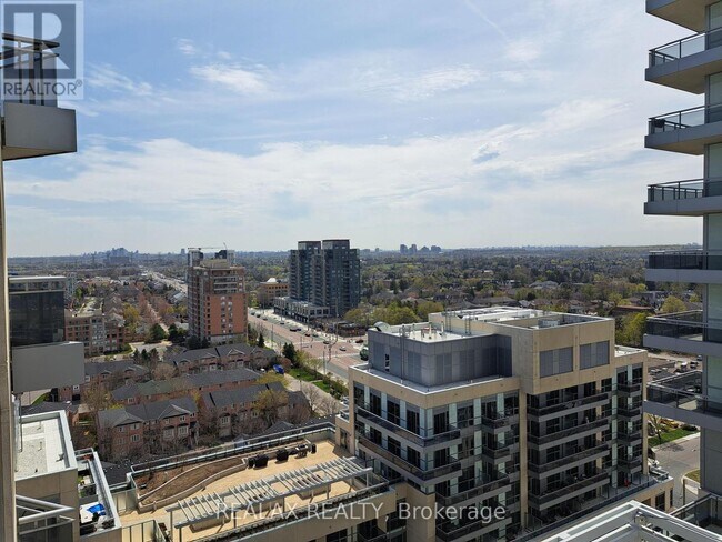 Building Photo - 9205-9205 Yonge St