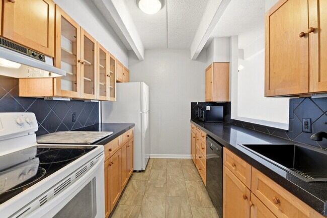 Foto del edificio - $2,345.95 - 2 Bed, 2 Bath Condo in Denver with Central AC!