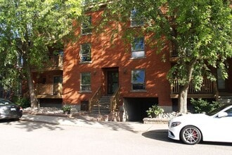 Building Photo - 160 Bruyère St