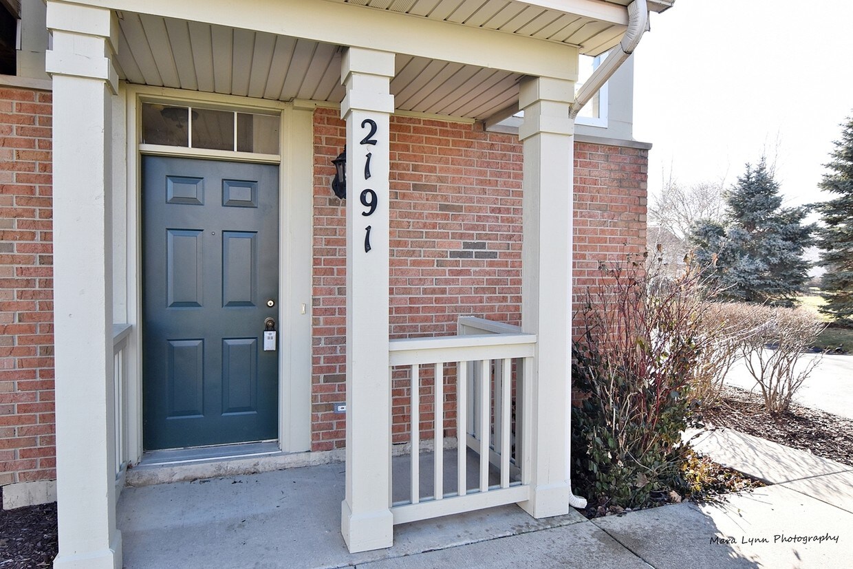 2191 Vanderbilt Dr, Geneva, IL 60134 Condo for Rent in Geneva, IL