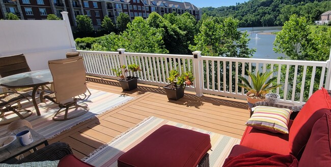 Foto del edificio - 3 Bedroom 2 1/2 Bath townhome with Hottub