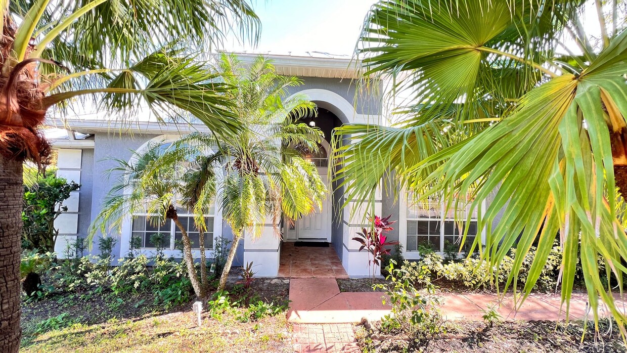 Foto principal - Lovely, SPACIOUS 4 Bedroom, 3 Bathroom Hom...