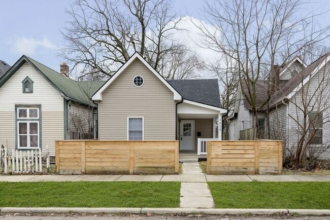 Charming Remodeled 2 Bedroom 1 Bath Near Fountain Square! - Charming Remodeled 2 Bedroom 1 Bath Near Fountain Square! House