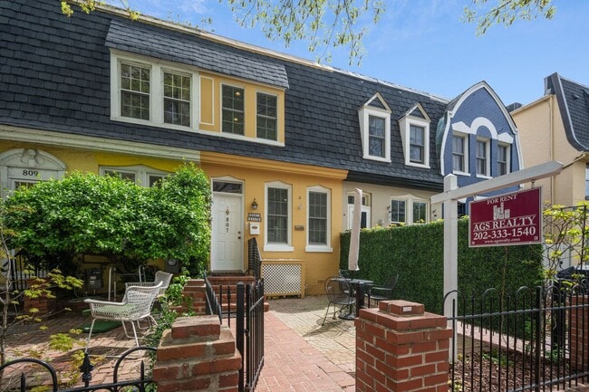 Photo - Charming 2 Bedroom in Foggy Bottom House