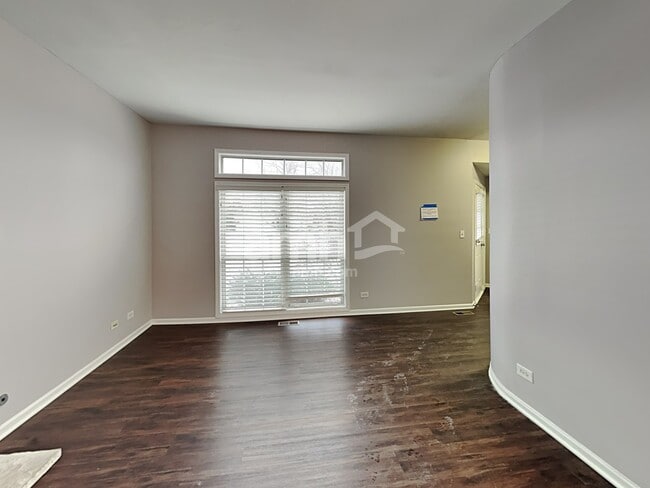 Building Photo - 2417 Deerfield Dr