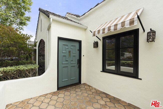 Building Photo - 451 Westmount Dr