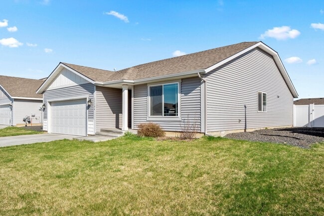 Building Photo - Newer 3 Bedroom, 2 Bath Airway Heights Ran...