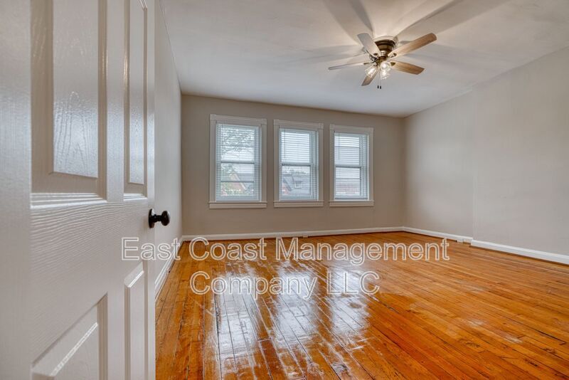 Primary Photo - 1714 Linden Ave
