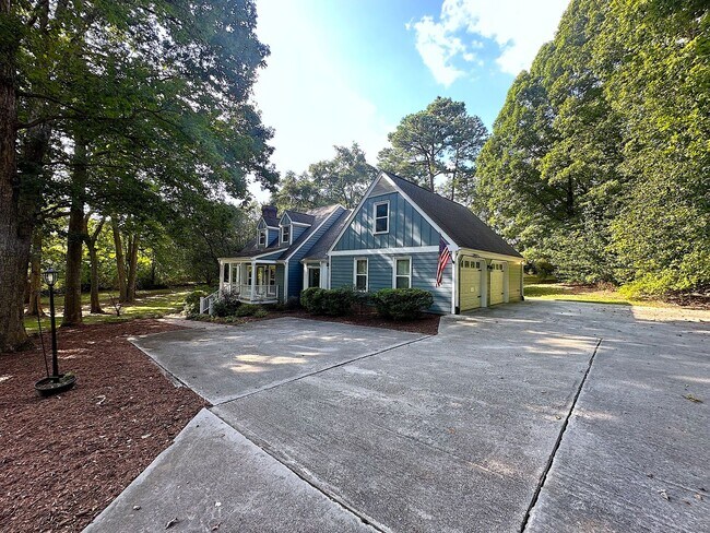 Building Photo - First Month's Rent FREE!!!  Amazing Apex H...