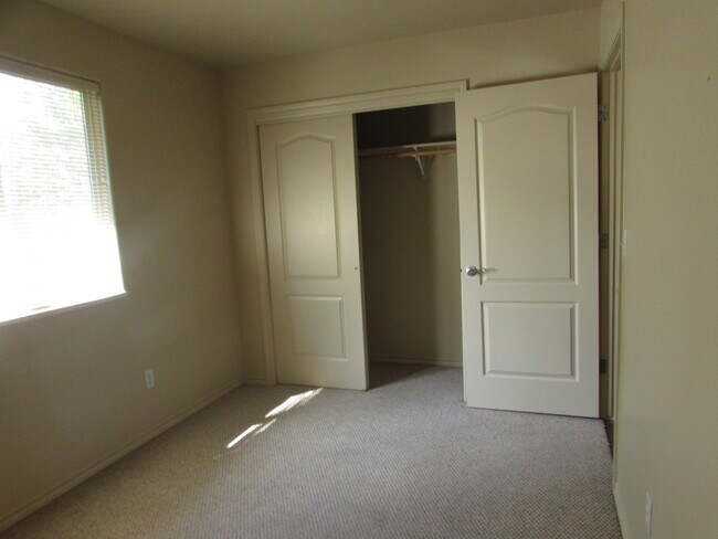 Foto del edificio - 643 Mount Julian Dr