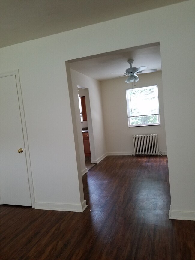 Building Photo - 622 Southcrest Ct