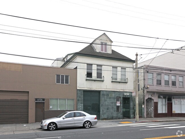 Building Photo - 5739 Mission St