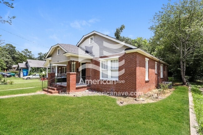 Building Photo - 2418 Gould St