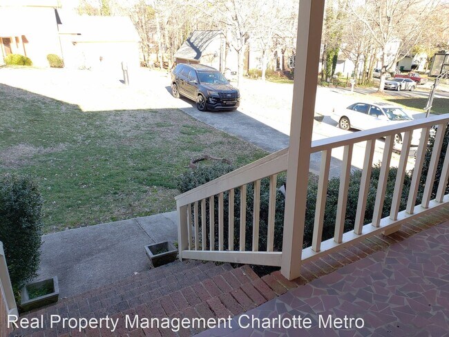 Building Photo - 4 br, 2.5 bath House - 6800 Charette Court