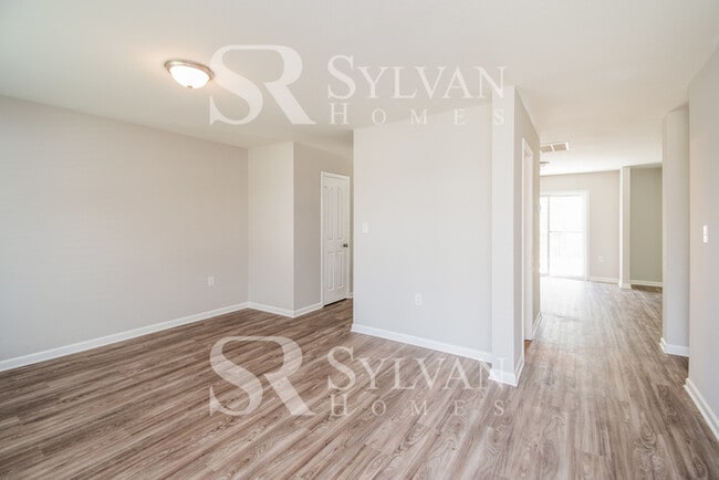 Foto del edificio - A must see 4-bedroom, 2.5 bath home in Oak Pointe.