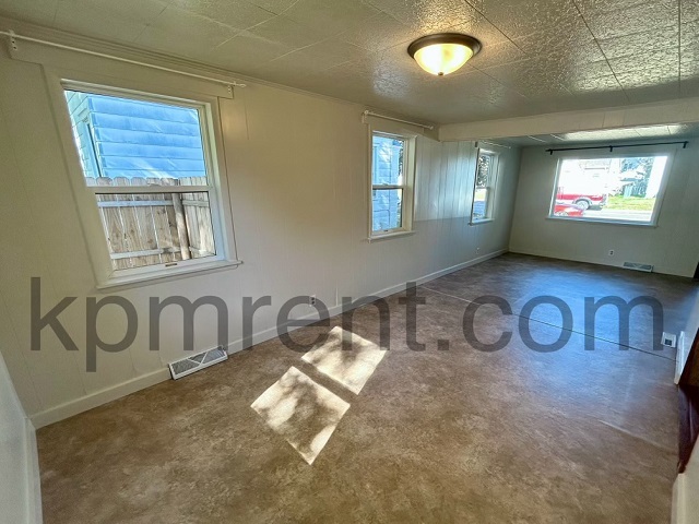 Building Photo - 605 10th Ave SW