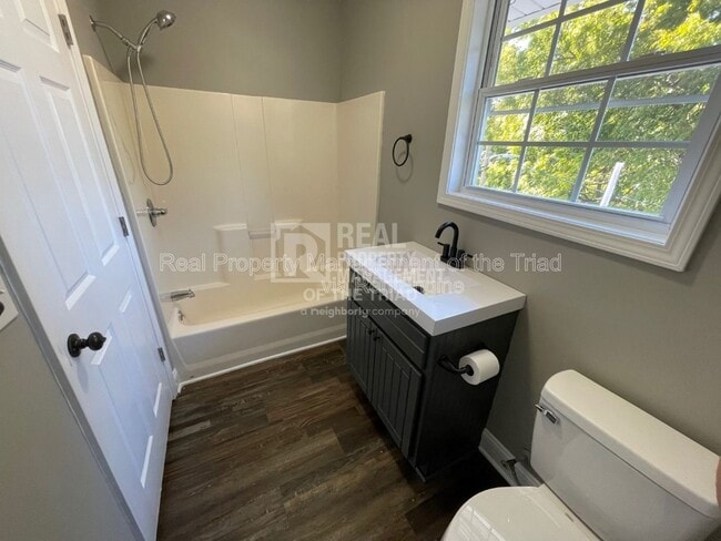 Building Photo - 528 N Scales St