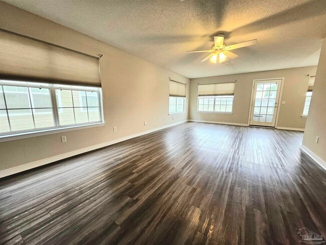 Foto del edificio - 3331 Two Sisters Wy