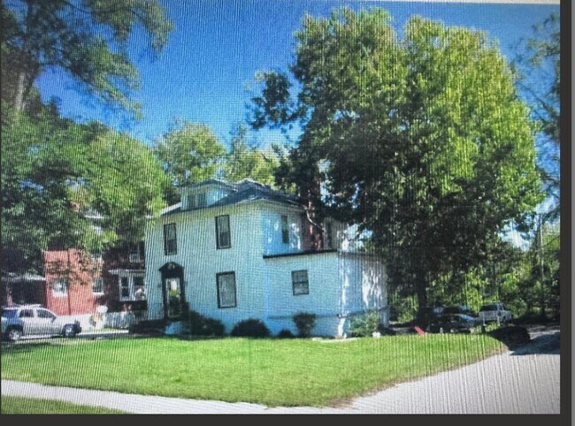 Building Photo - 518 S William St