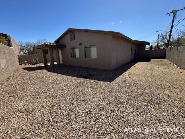 Building Photo - Menlo Park Duplex: 3bdr/2bth