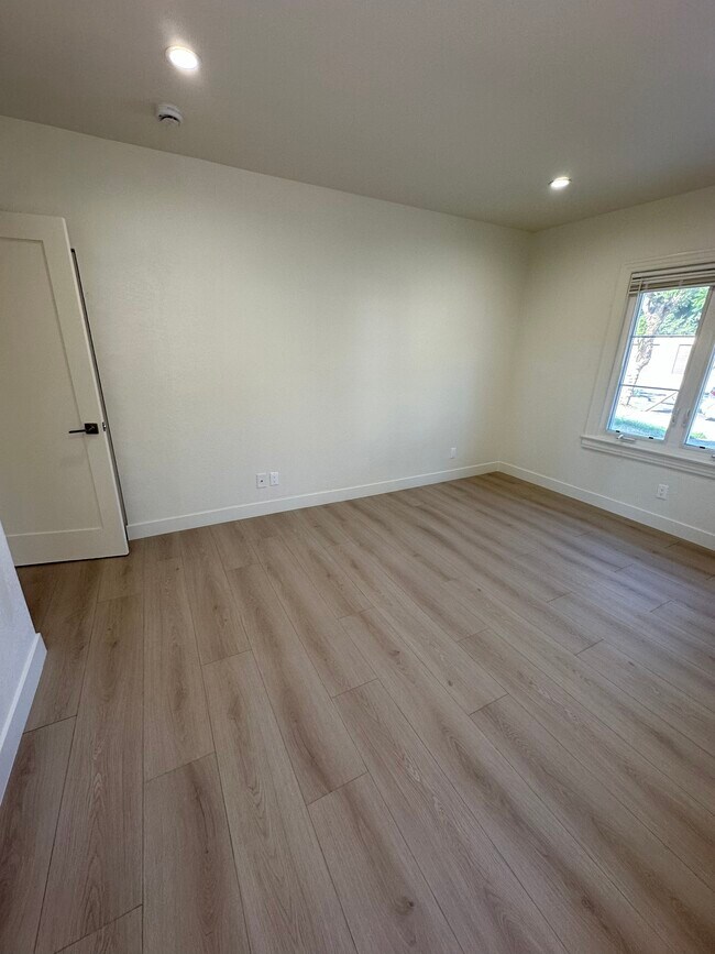 Foto del edificio - 217 Sinclair Ave