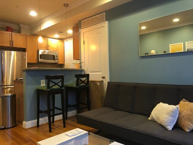 Foto del edificio - 739 Newton Pl NW