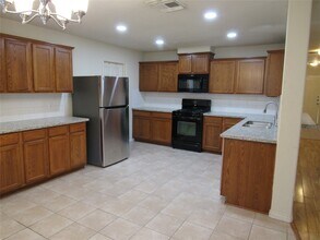 Building Photo - 6338 Applewood Forest Dr