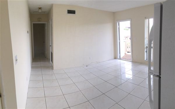 Building Photo - 3845 S Circle Dr