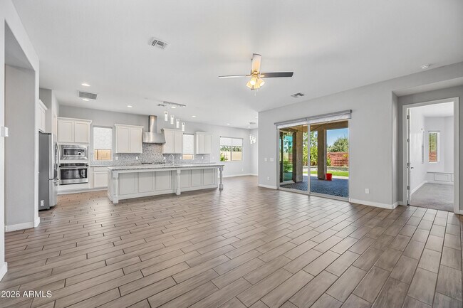 Building Photo - 884 E Ladbroke Way