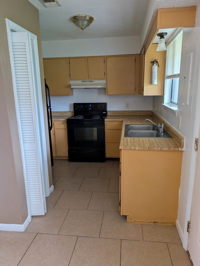Building Photo - 5818 Butler Dr