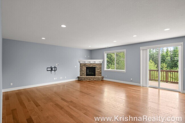 Foto del edificio - Beautiful 6 BD 3.5 BA Home in The Heights ...