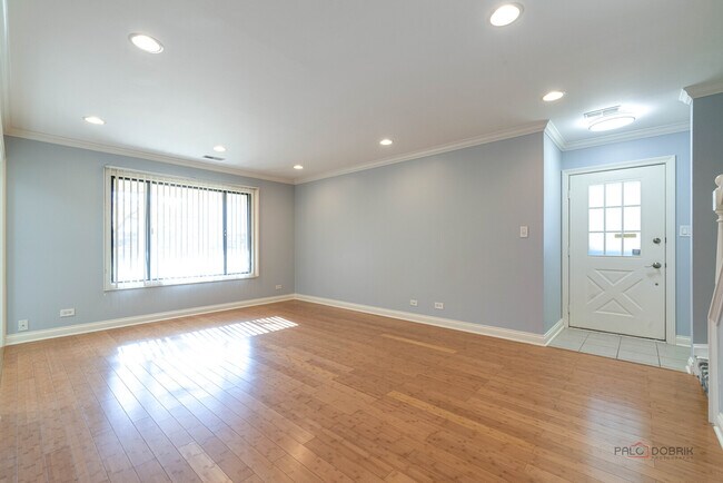 Foto del edificio - 365 Jefferson Ct