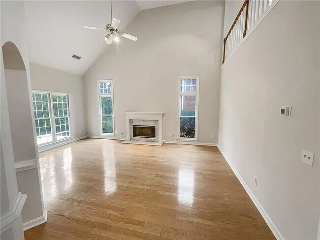 Building Photo - 1931 Manhattan Pkwy