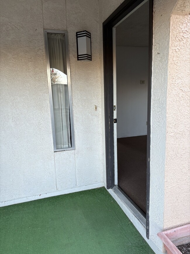 Building Photo - 433 Avenida Garza