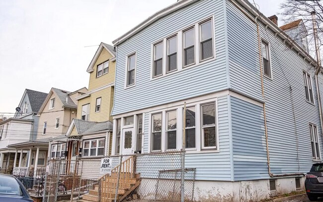 Building Photo - 815 Parker St